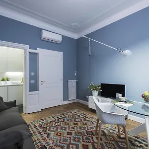 Apartment Zebra Rosso, Milan