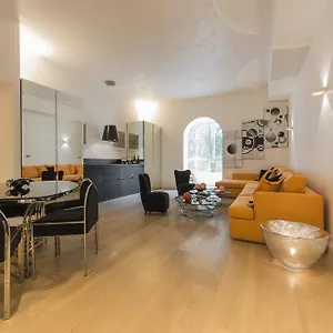 Apartment Bnbutler - Broletto 39 - A Few Steps To The Duomo And La Scala, Milan